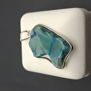 Silver Agate Pendant with 22" Sterling silver chain (3)